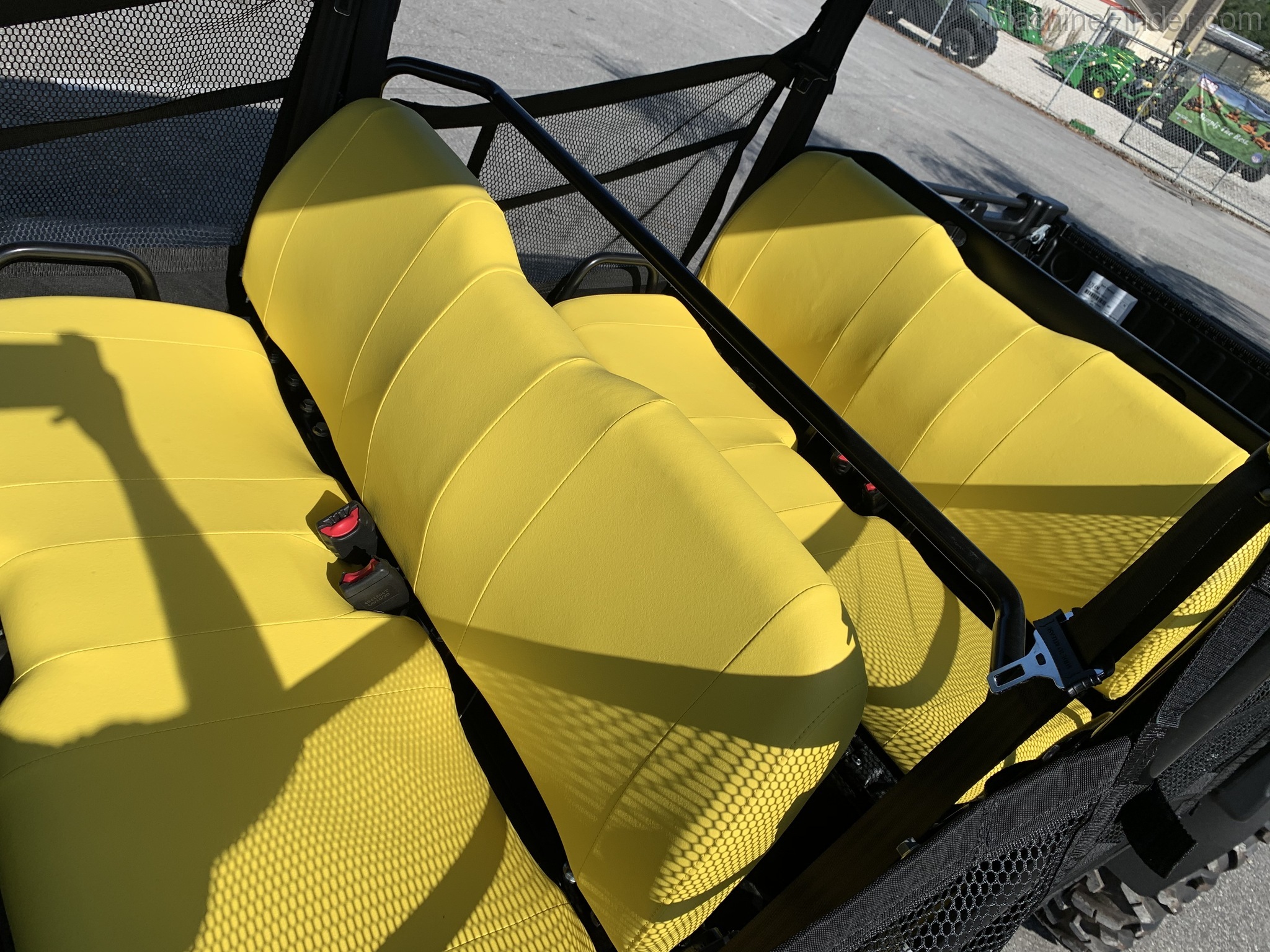 2021 John Deere 825M Image 6