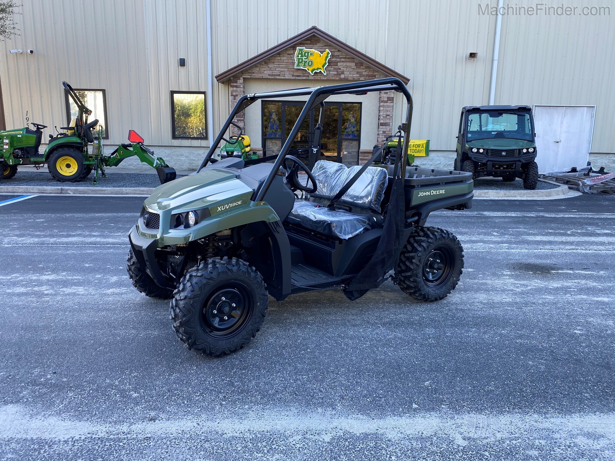 2021 John Deere 590E Image 1