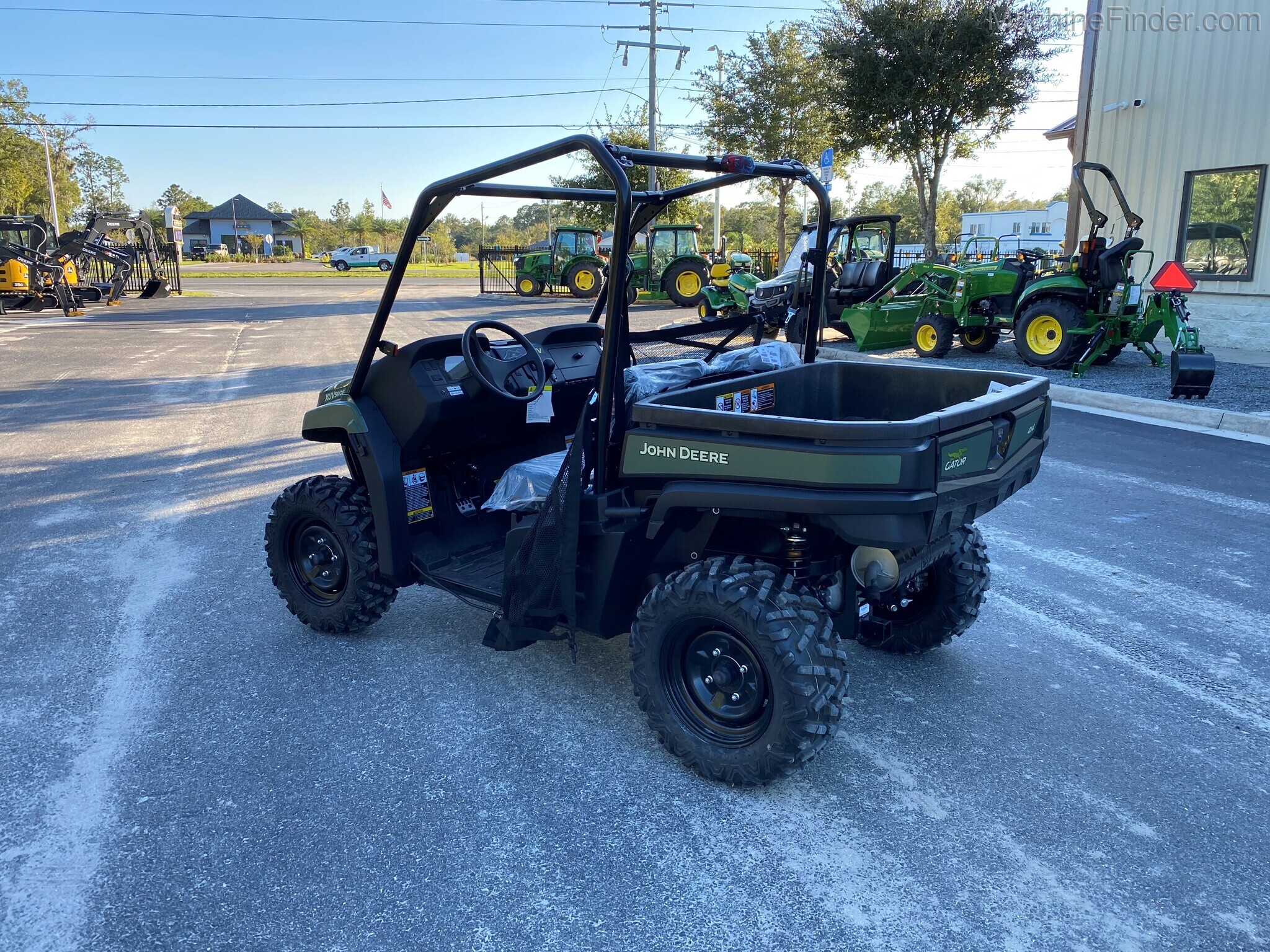 2021 John Deere 590E Image 6