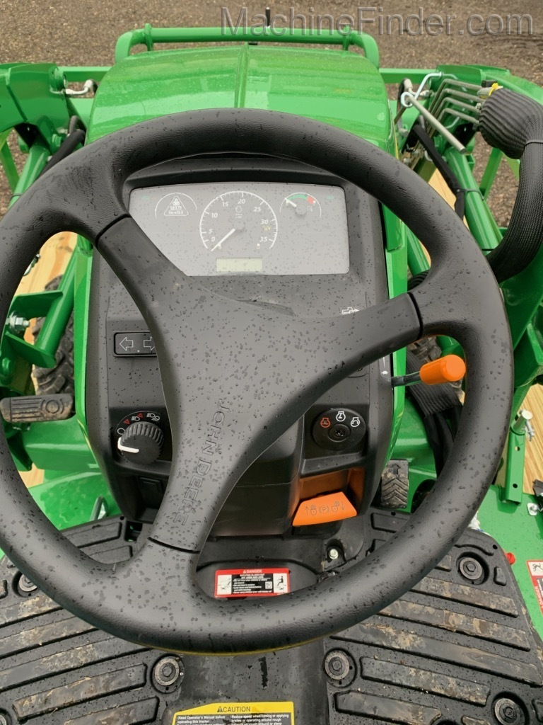 2020 John Deere 1023E Image 8