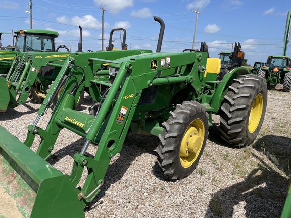 2015 John Deere 5065E Image 3