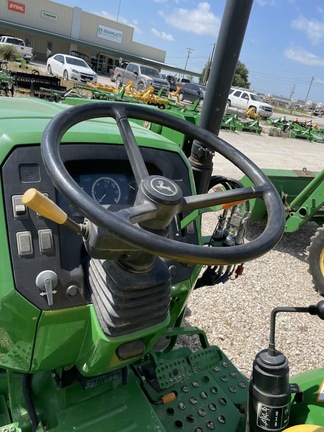 2015 John Deere 5065E Image 8