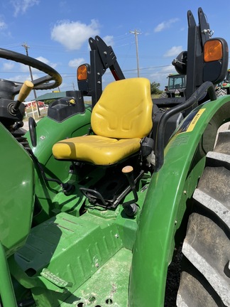 2015 John Deere 5065E Image 7