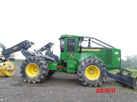 Photo of a 2023 John Deere 648L2
