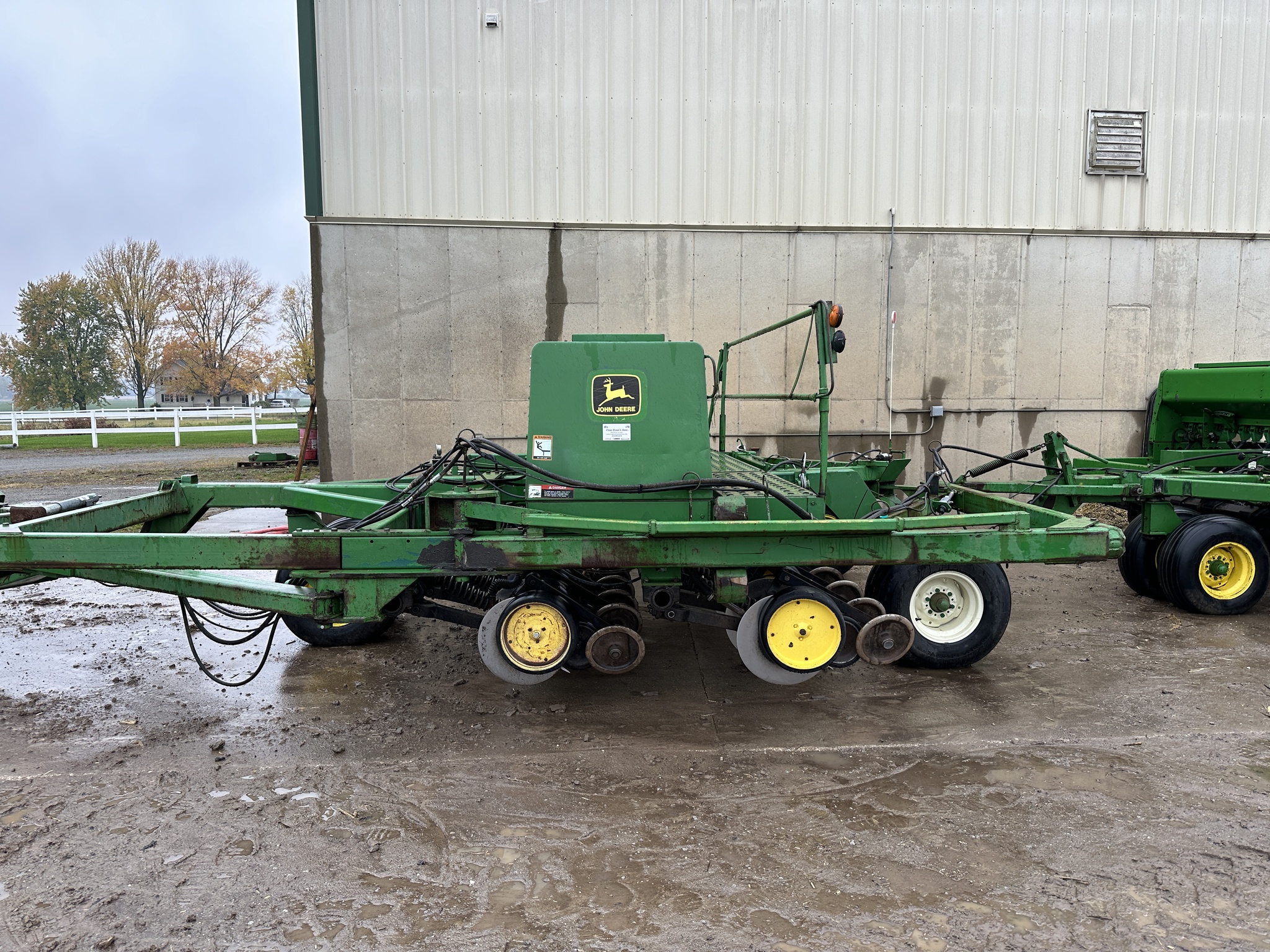 1990 John Deere 750 Image 1