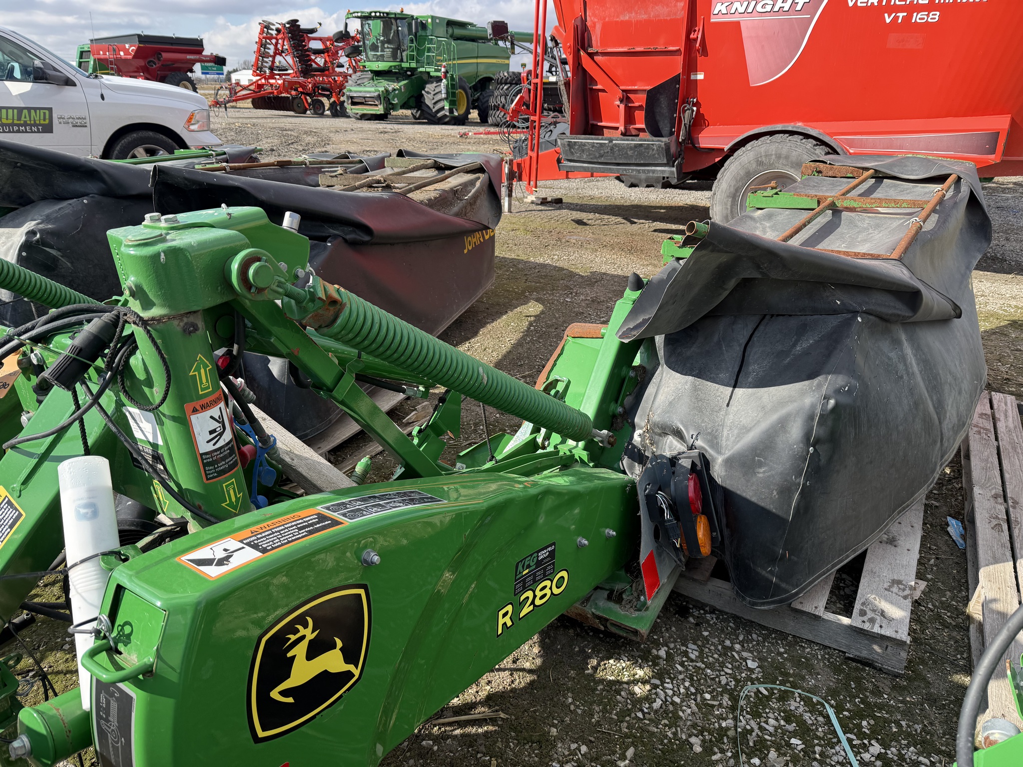 2021 John Deere R280 Image 12