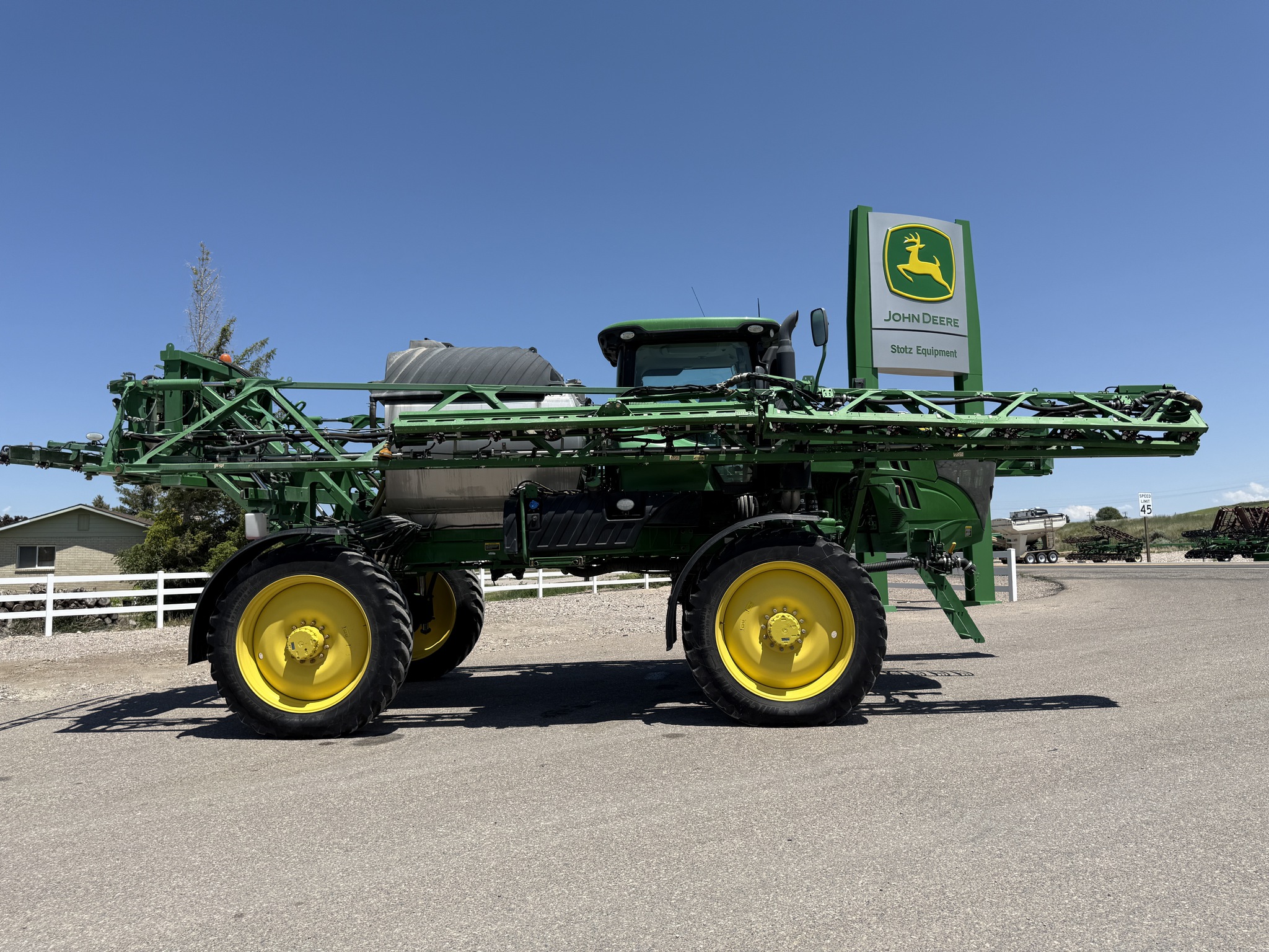 2020 John Deere R4044 Image 6