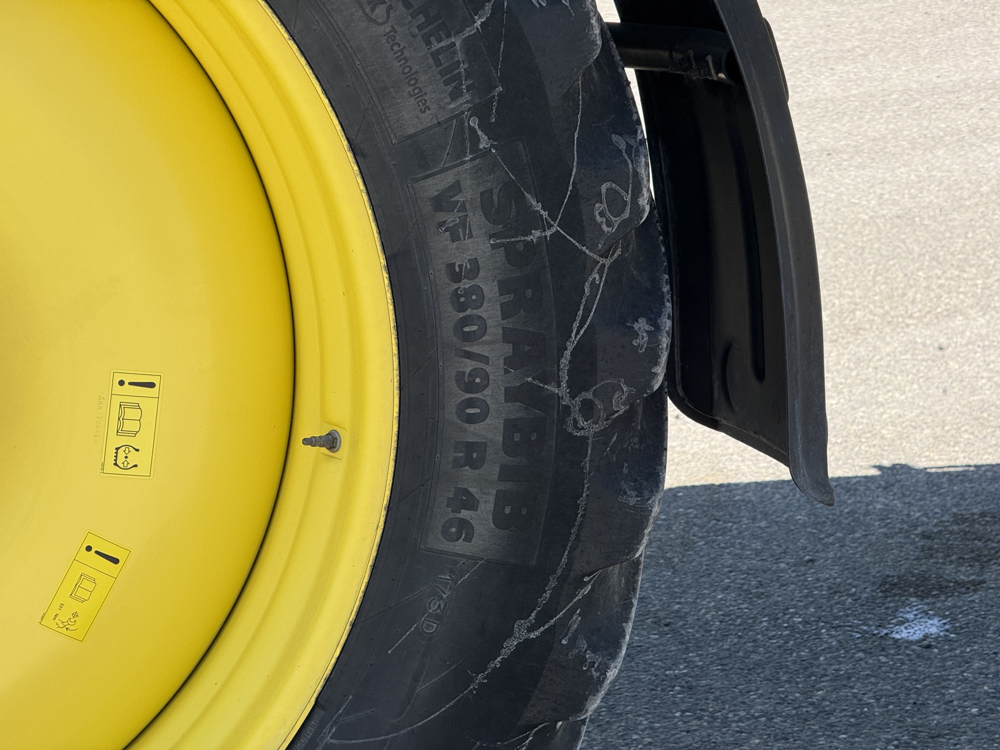 2020 John Deere R4044 Image 25