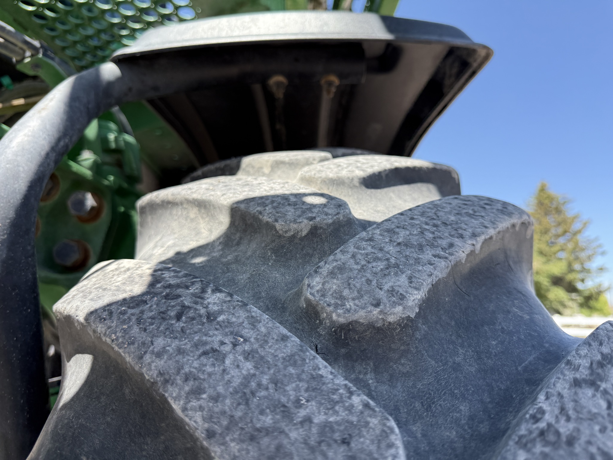 2020 John Deere R4044 Image 29