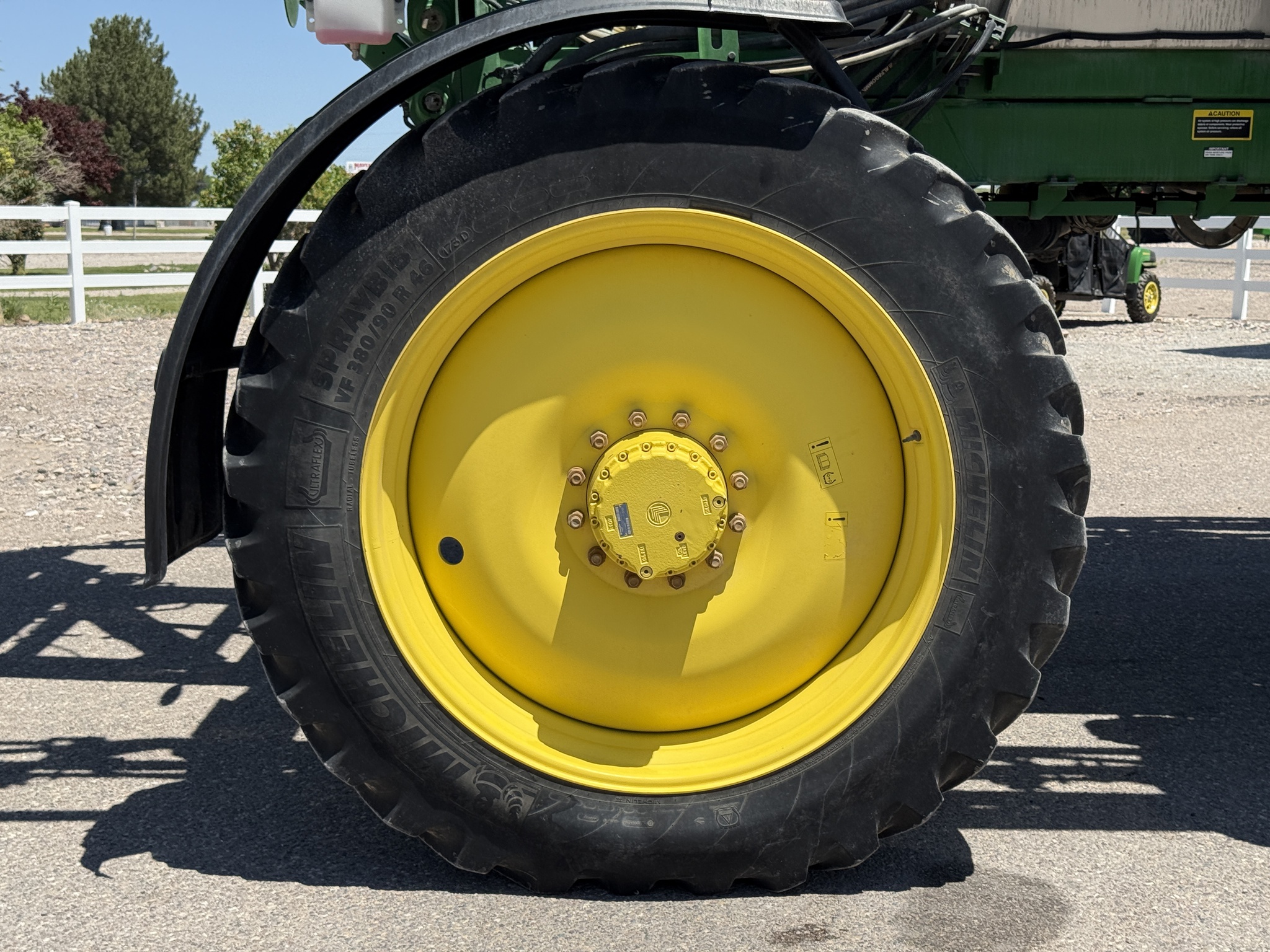 2020 John Deere R4044 Image 33