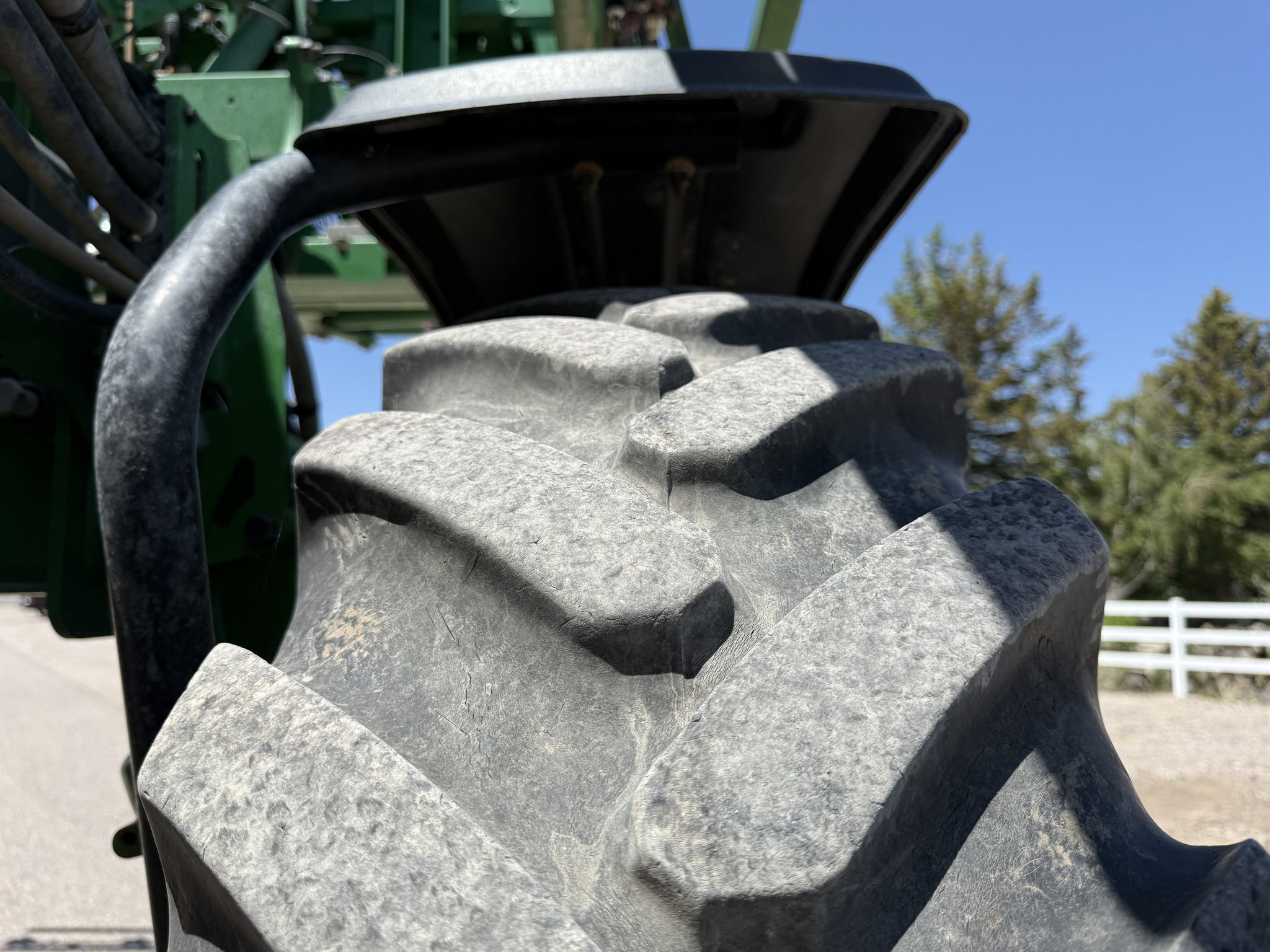 2020 John Deere R4044 Image 26