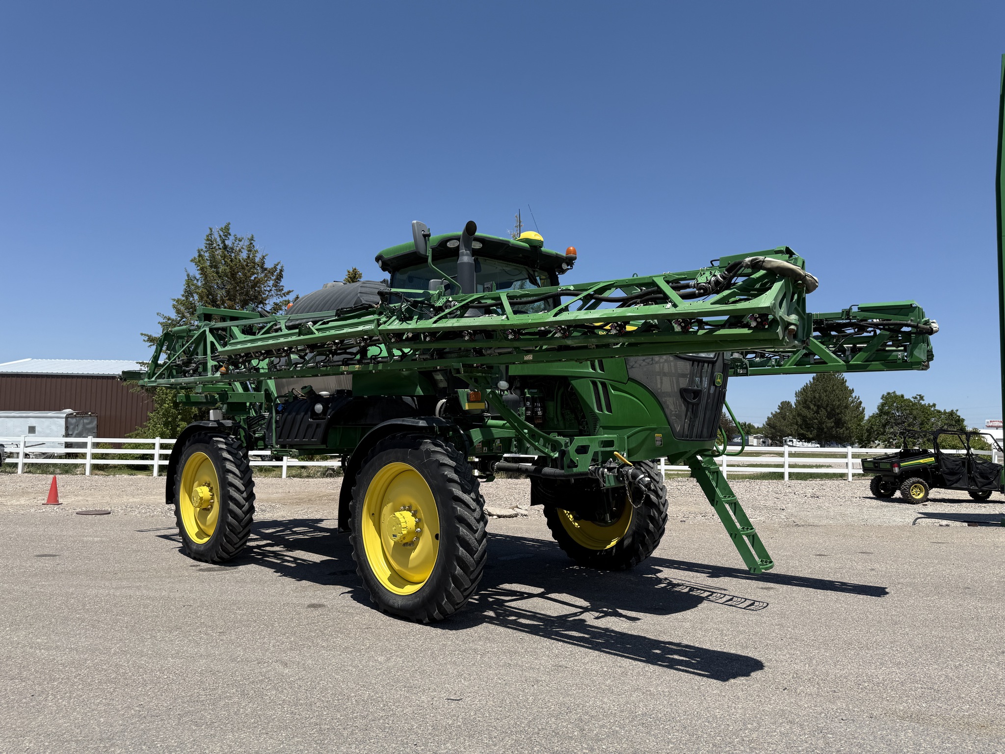 2020 John Deere R4044 Image 7