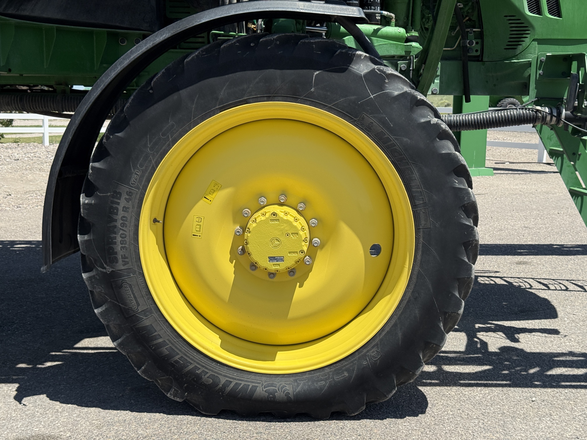 2020 John Deere R4044 Image 30