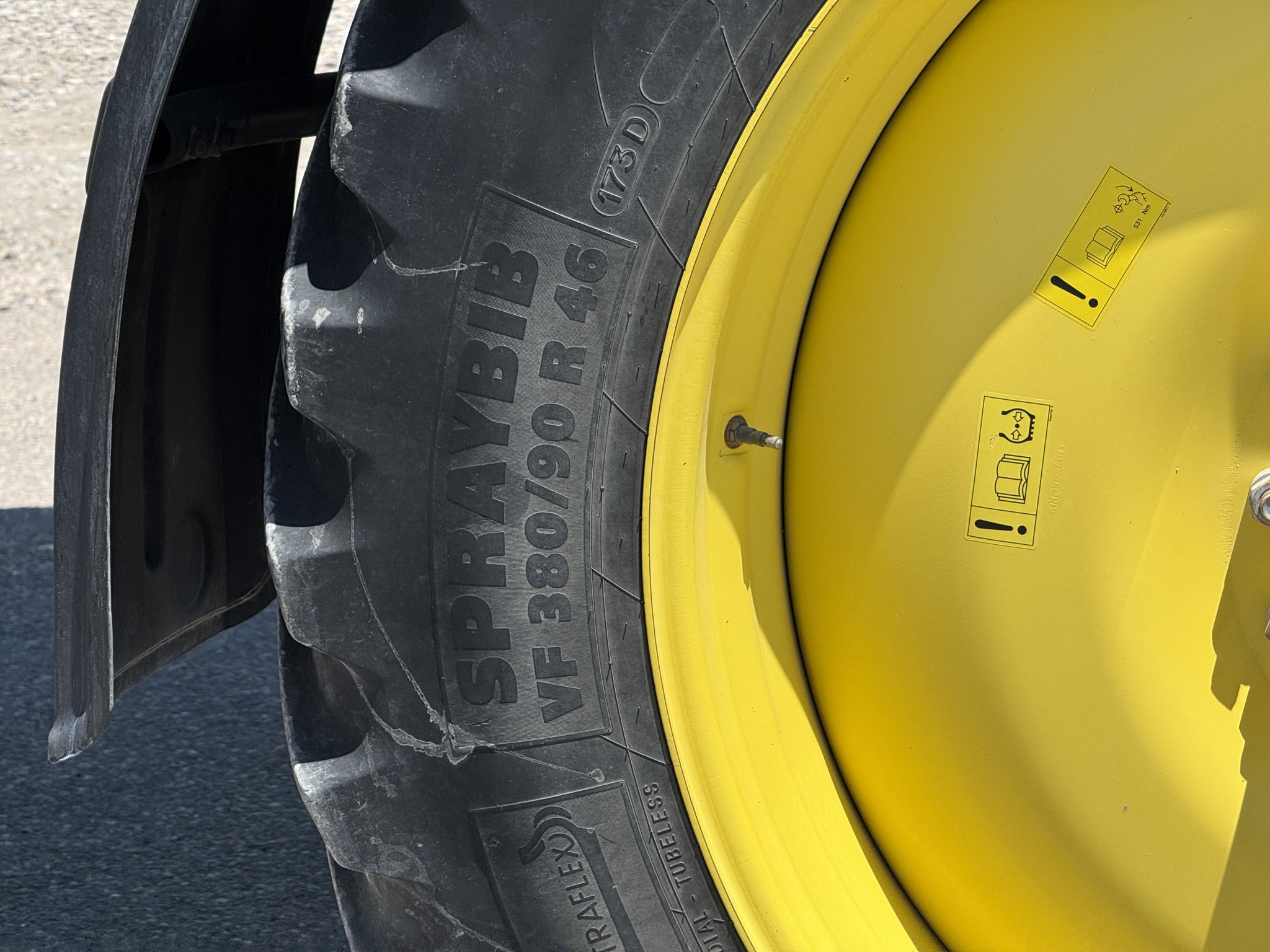 2020 John Deere R4044 Image 31