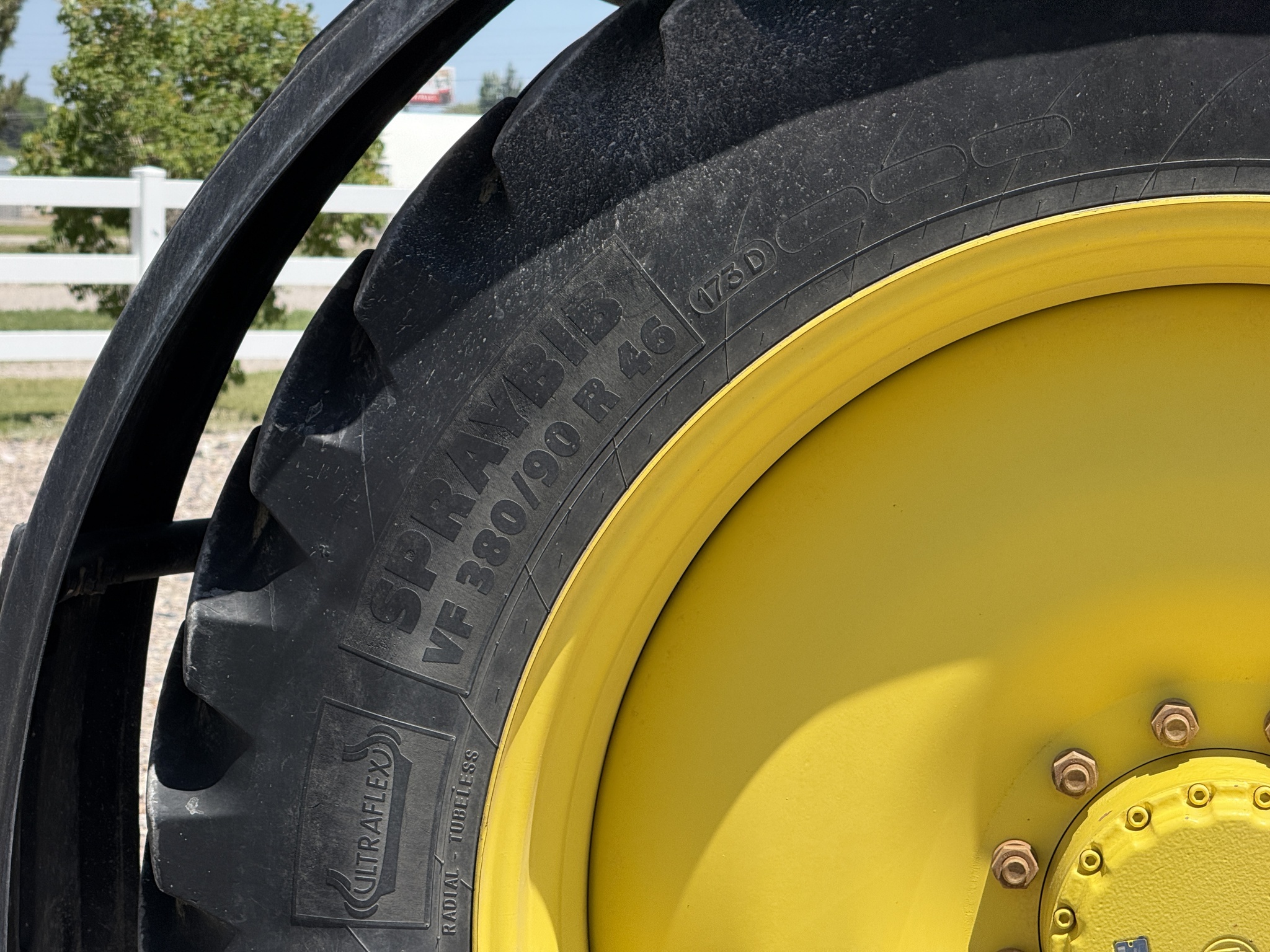 2020 John Deere R4044 Image 34