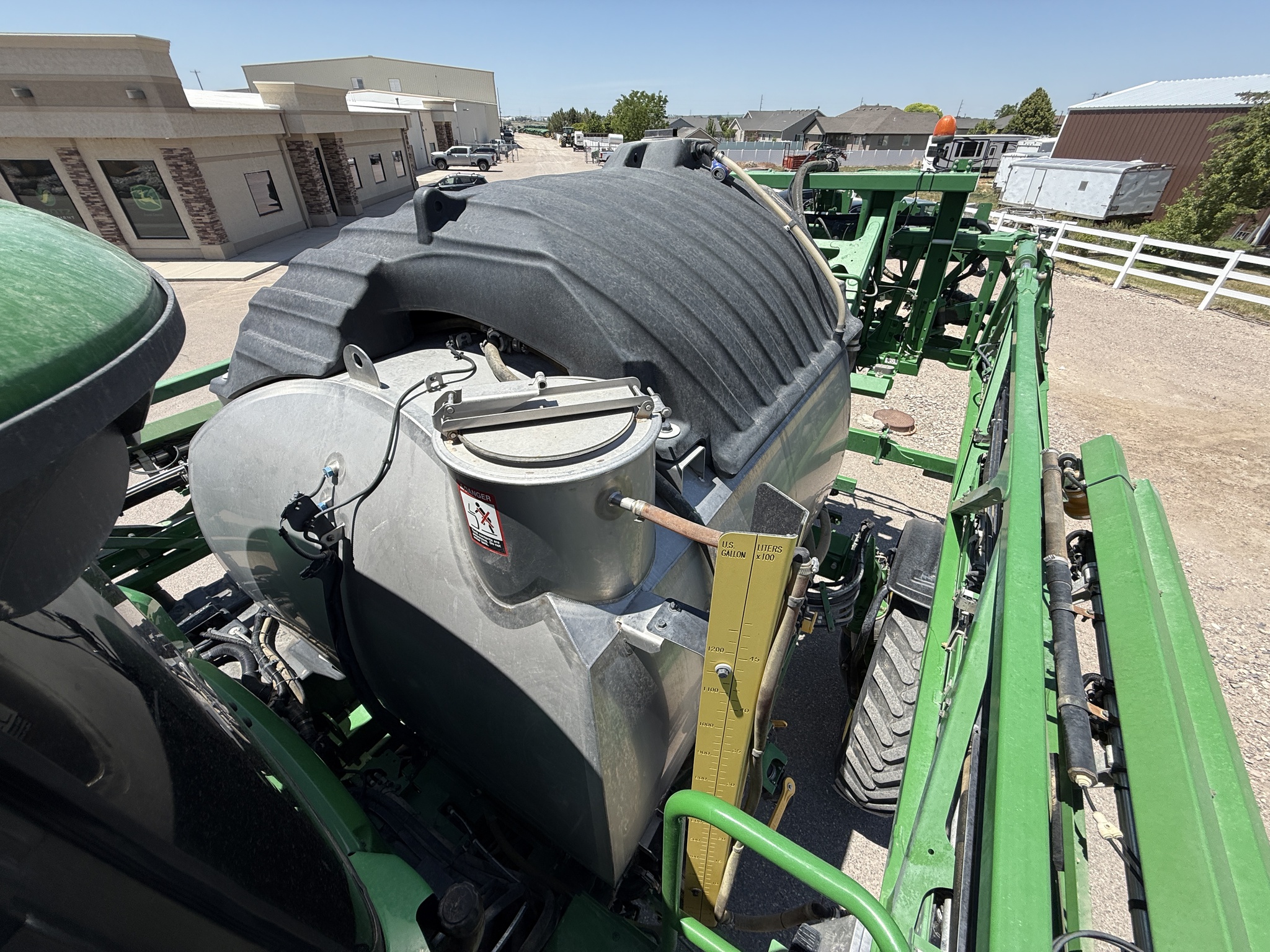2020 John Deere R4044 Image 38