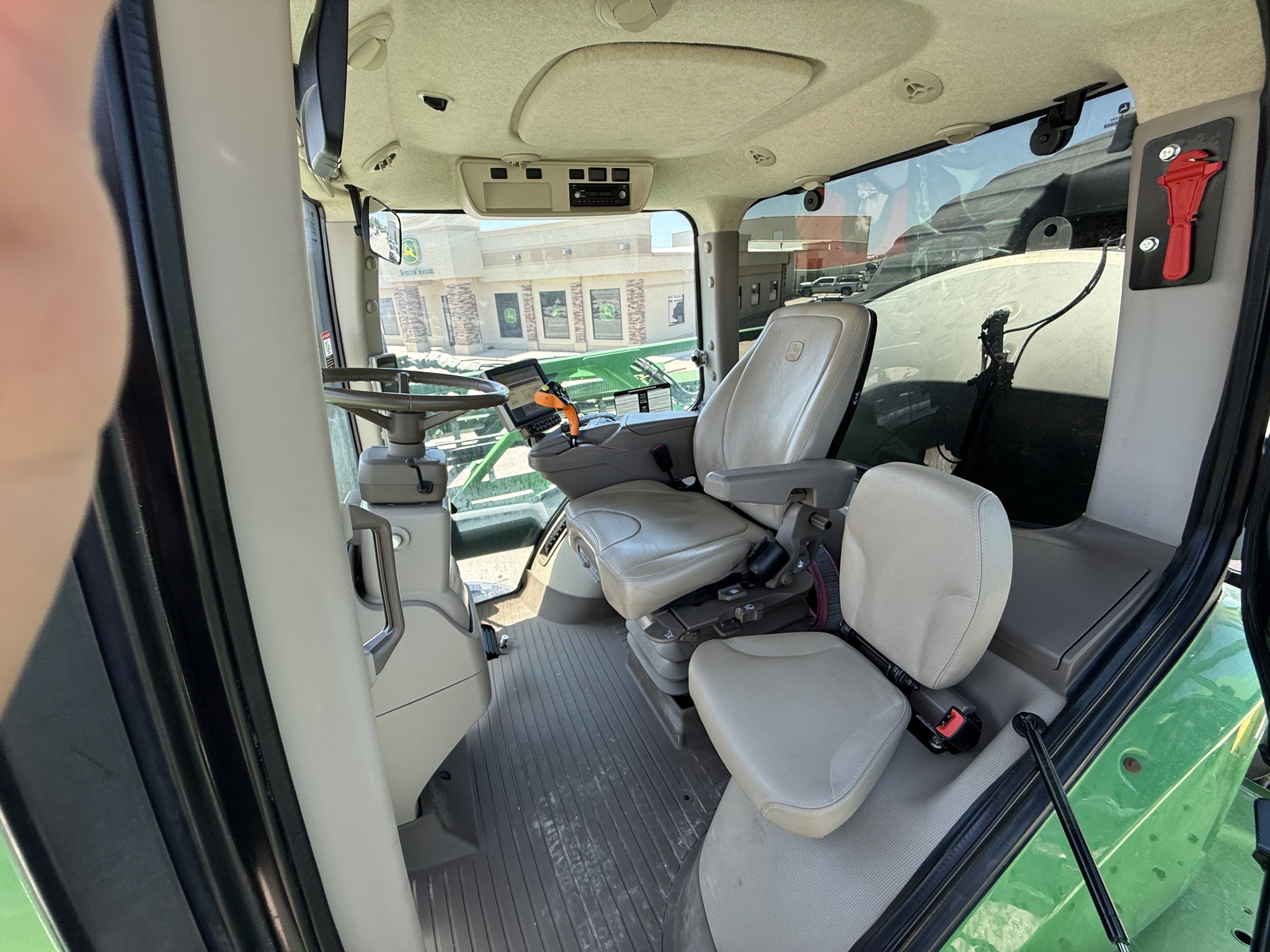 2020 John Deere R4044 Image 9