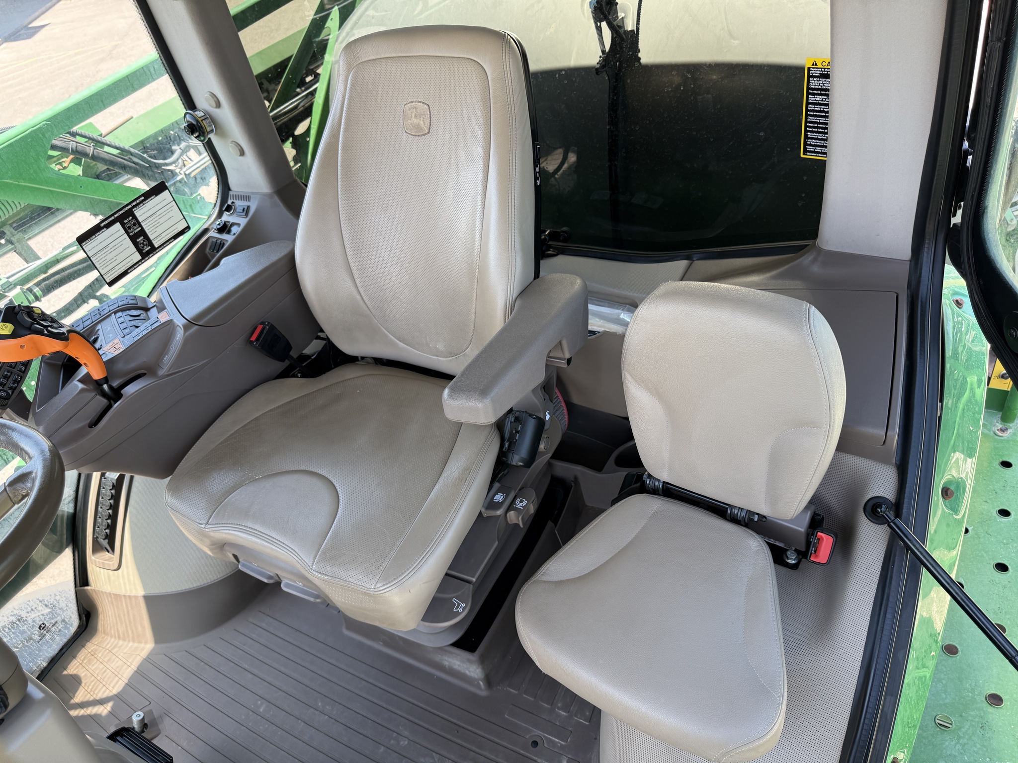 2020 John Deere R4044 Image 12