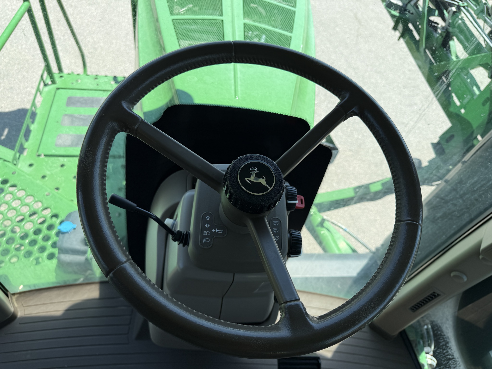 2020 John Deere R4044 Image 10