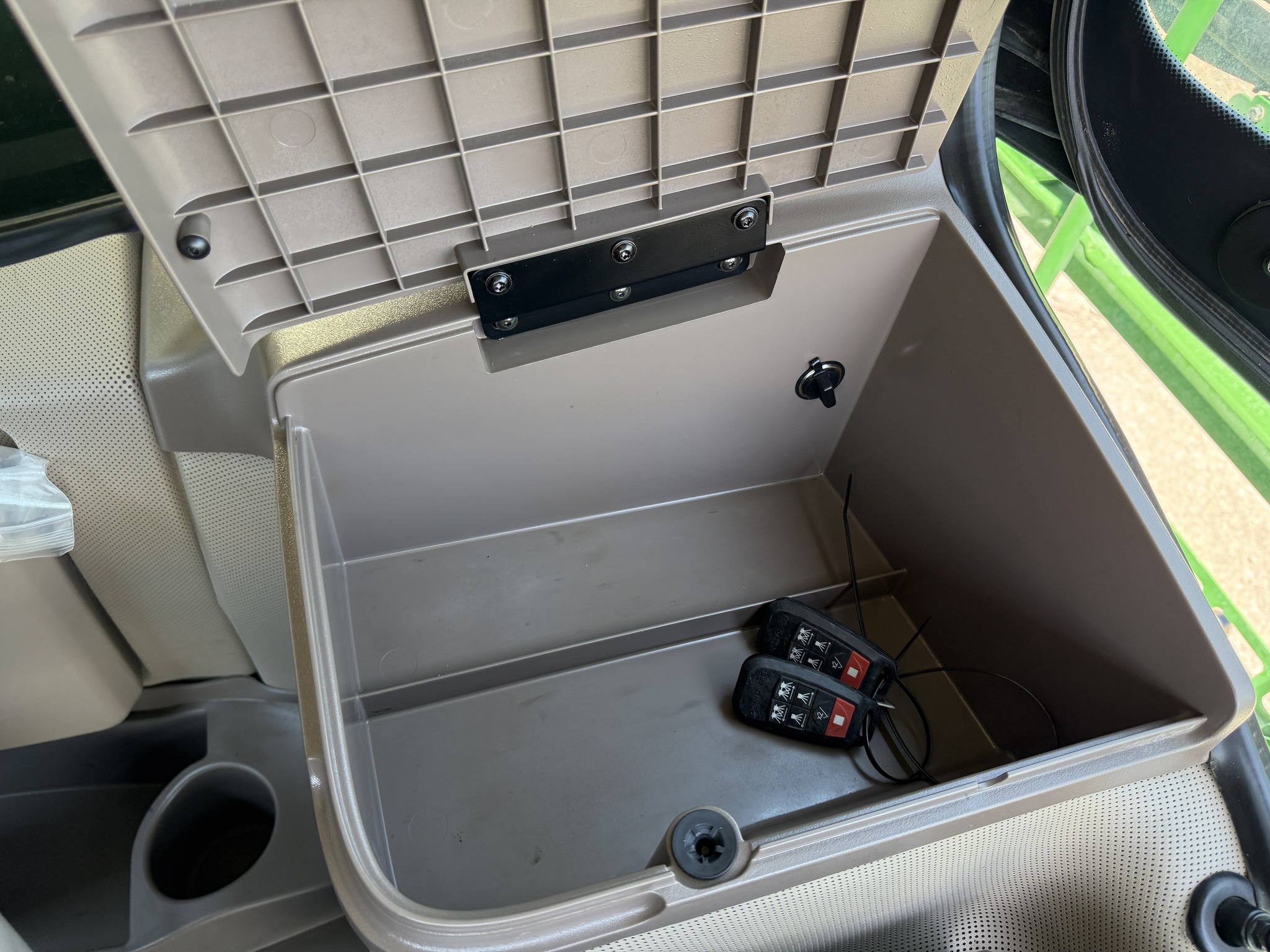 2020 John Deere R4044 Image 14