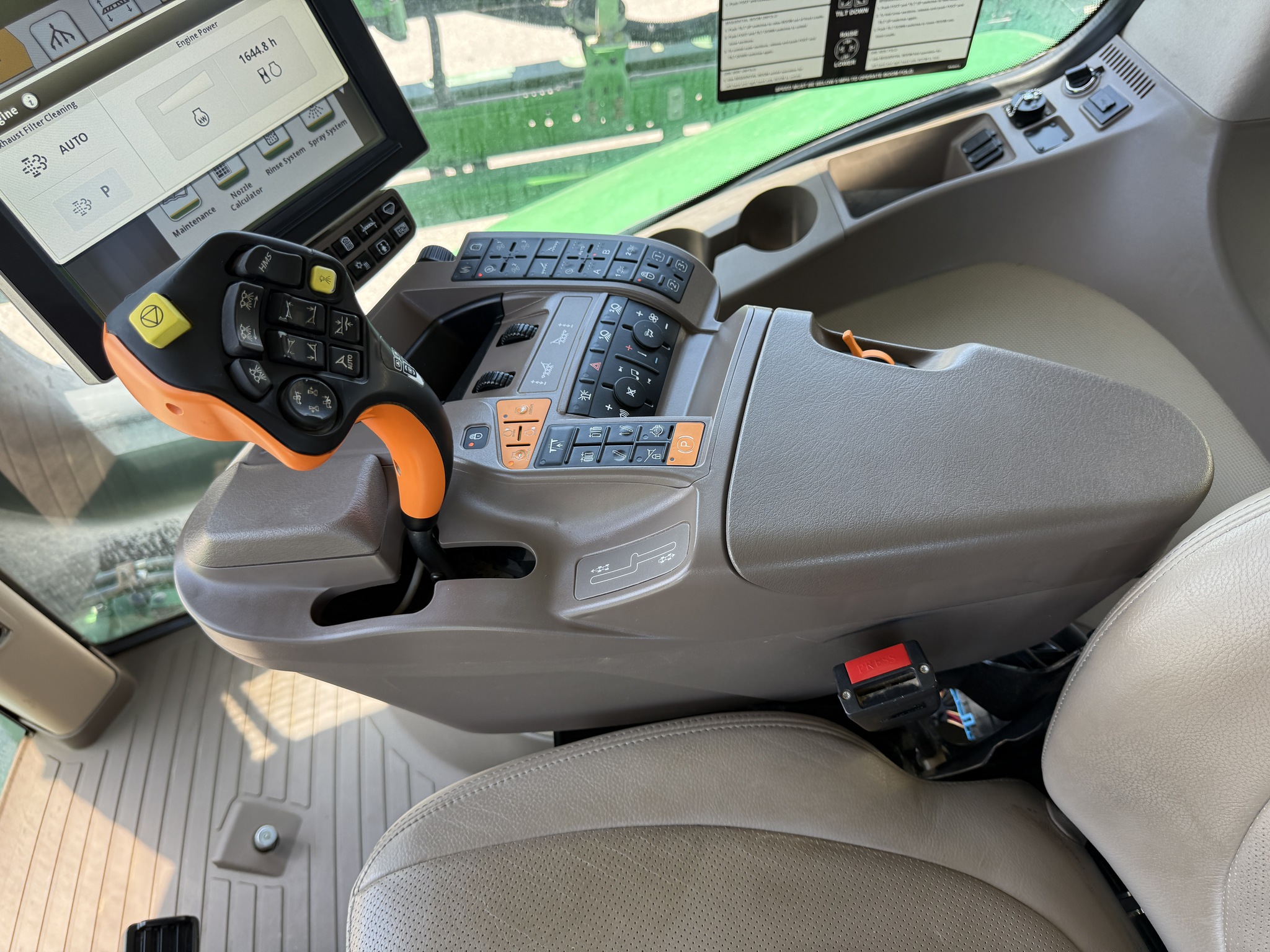 2020 John Deere R4044 Image 13