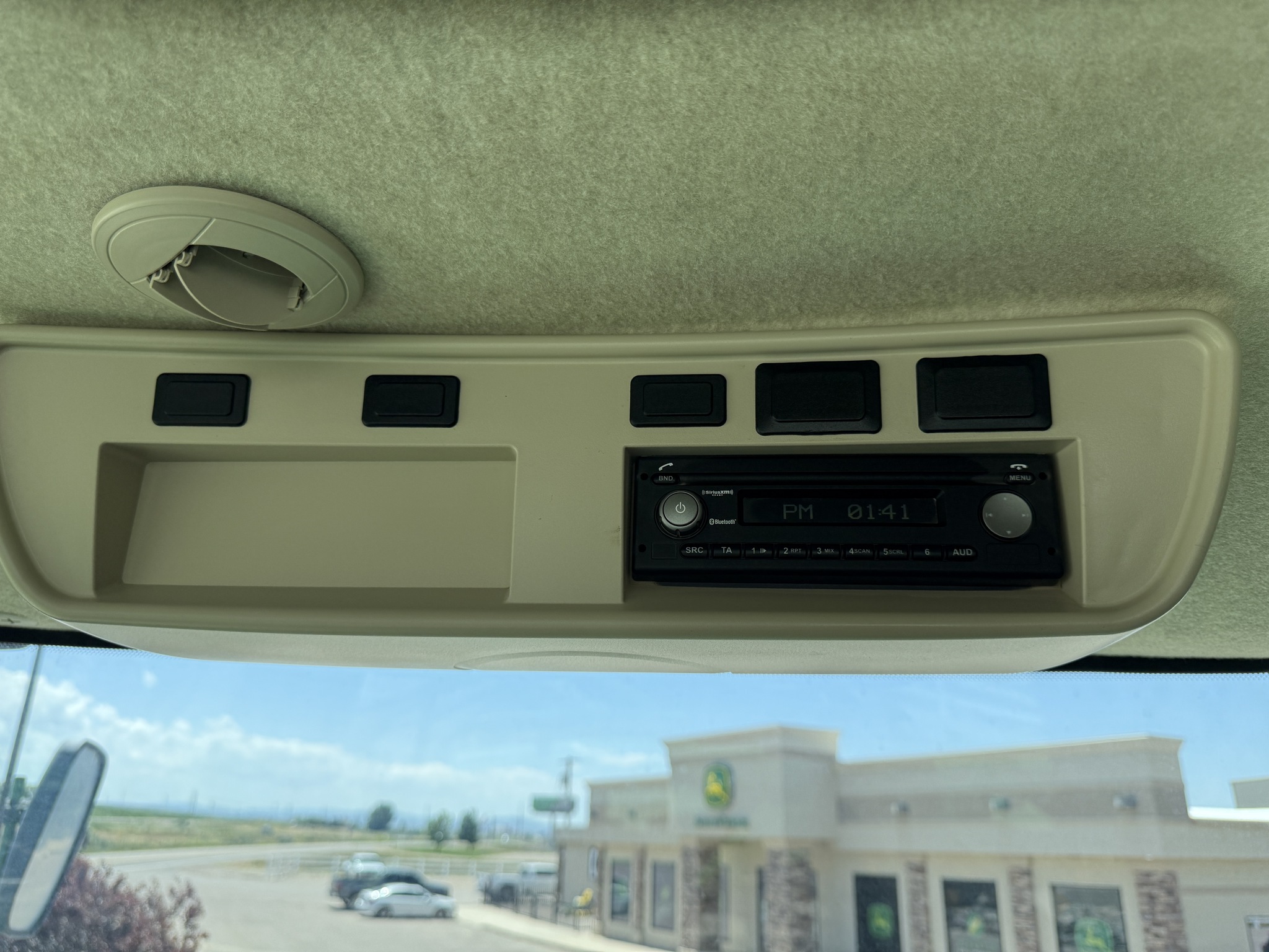 2020 John Deere R4044 Image 18