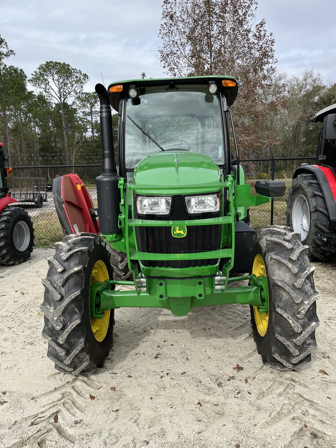 2025 John Deere 5100E Image 3