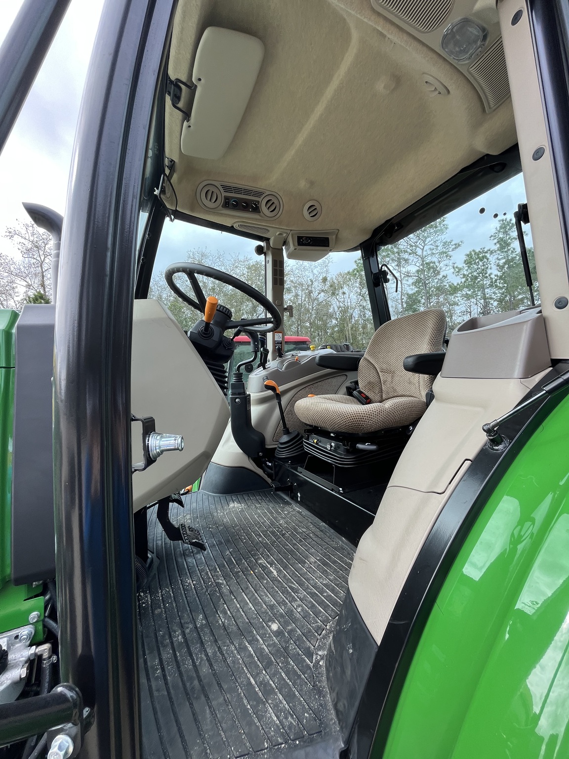 2025 John Deere 5100E Image 5