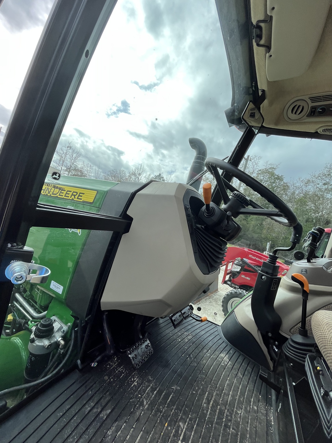 2025 John Deere 5100E Image 6