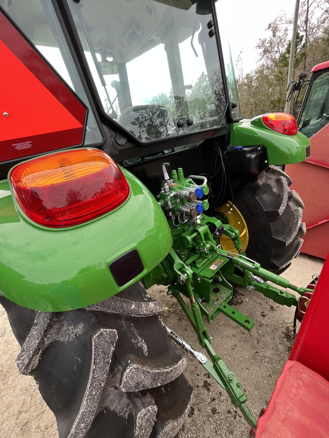 2025 John Deere 5100E Image 8