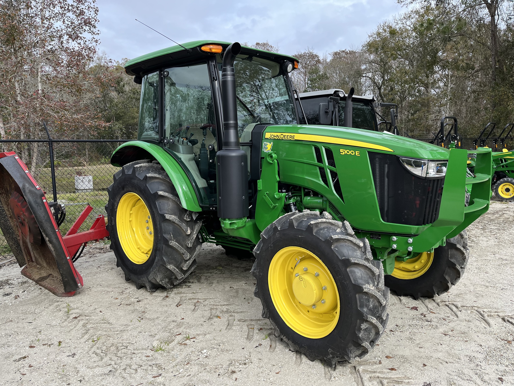 2025 John Deere 5100E Image 2