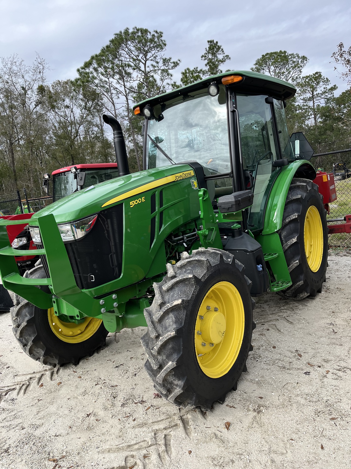 2025 John Deere 5100E Image 1