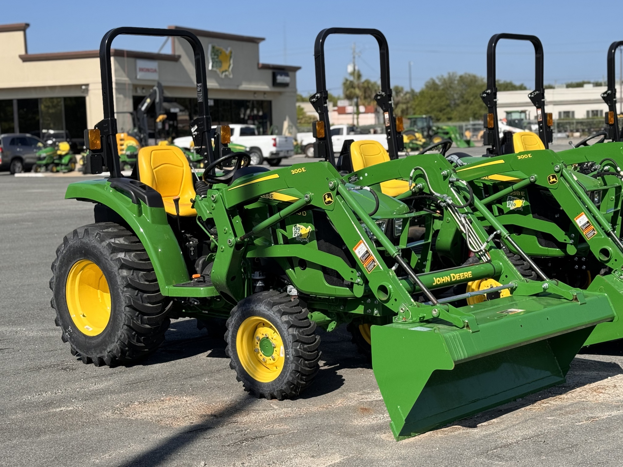 2023 John Deere 3035D Image 1