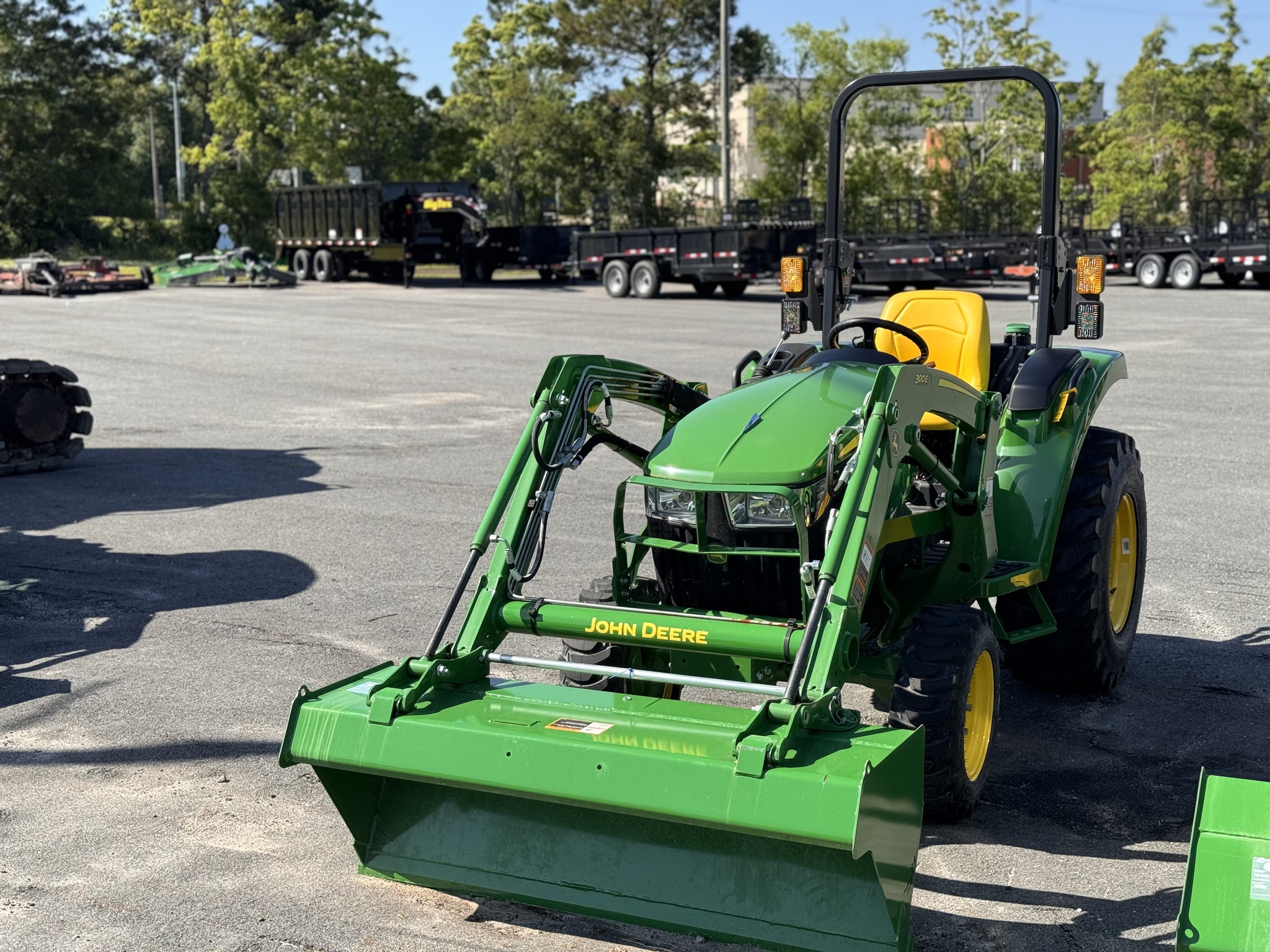 2023 John Deere 3035D Image 2