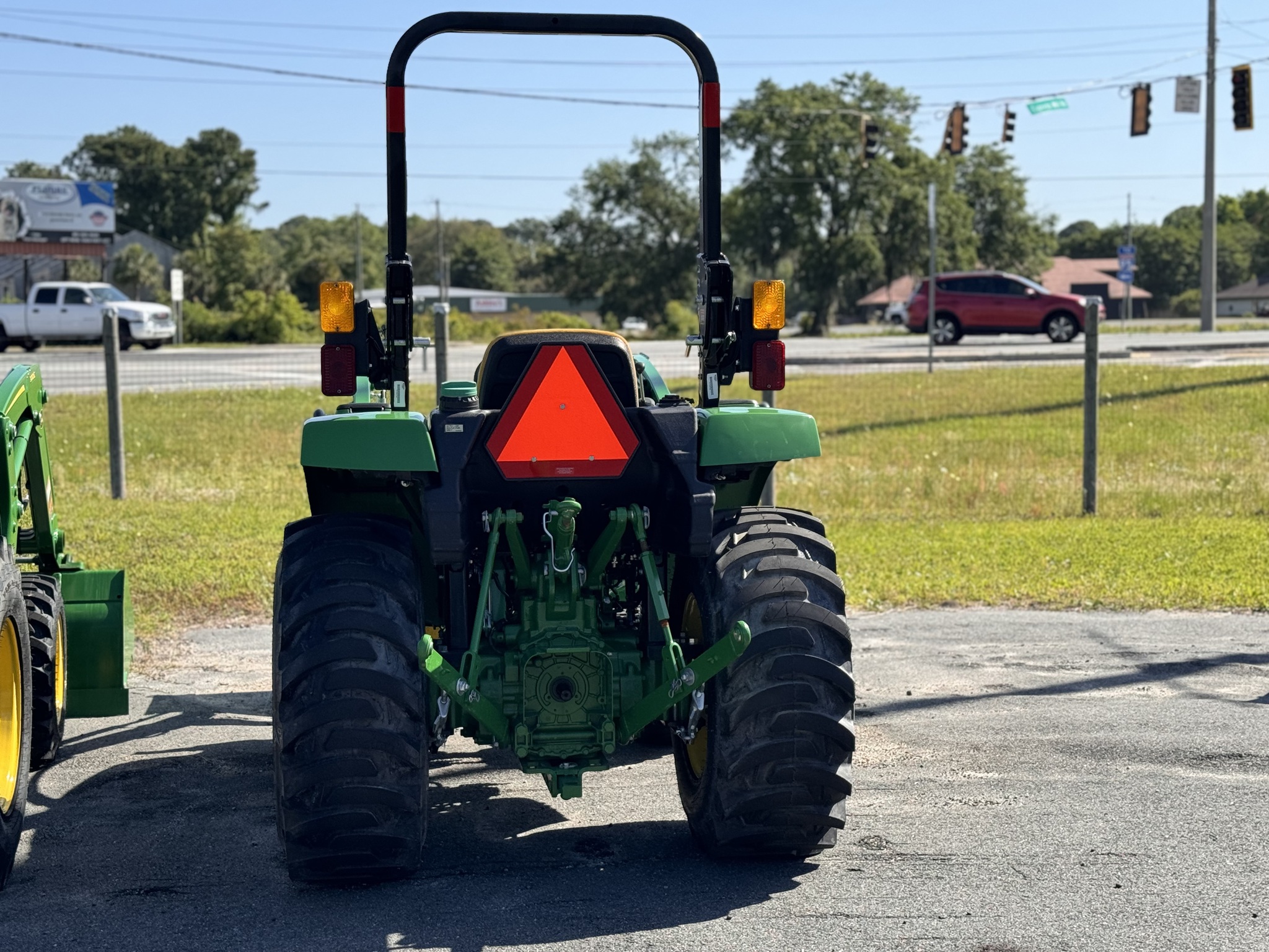 2023 John Deere 3035D Image 4