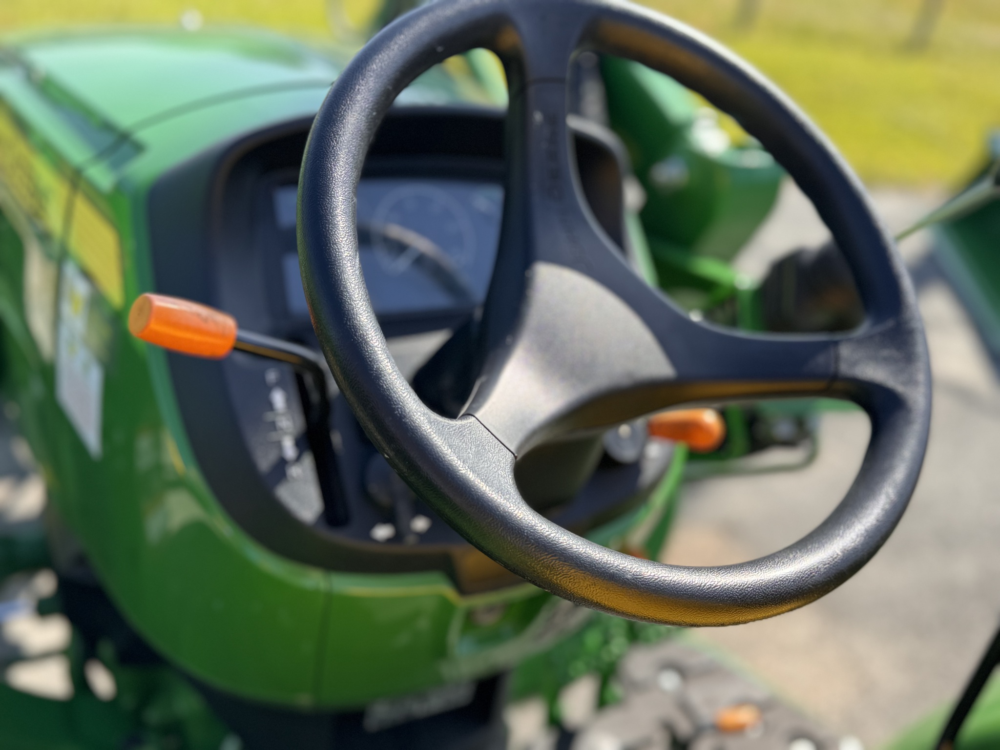 2023 John Deere 3035D Image 6