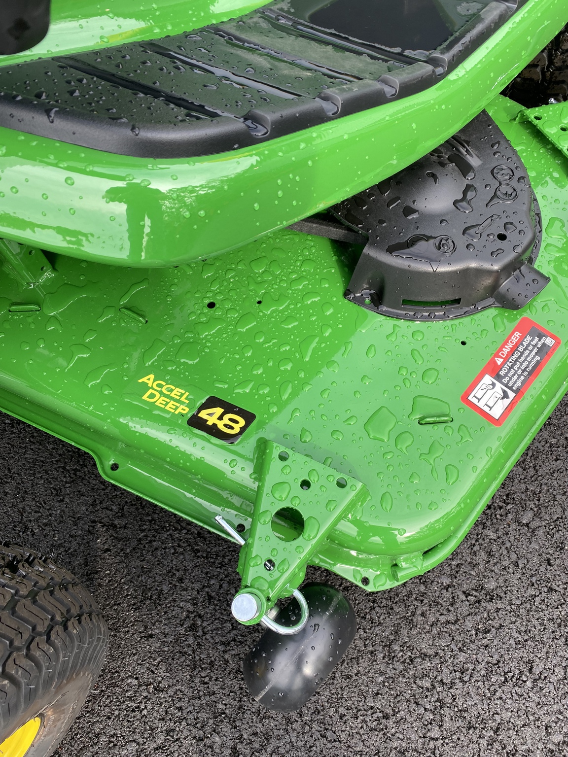 2024 John Deere X330 Image 5