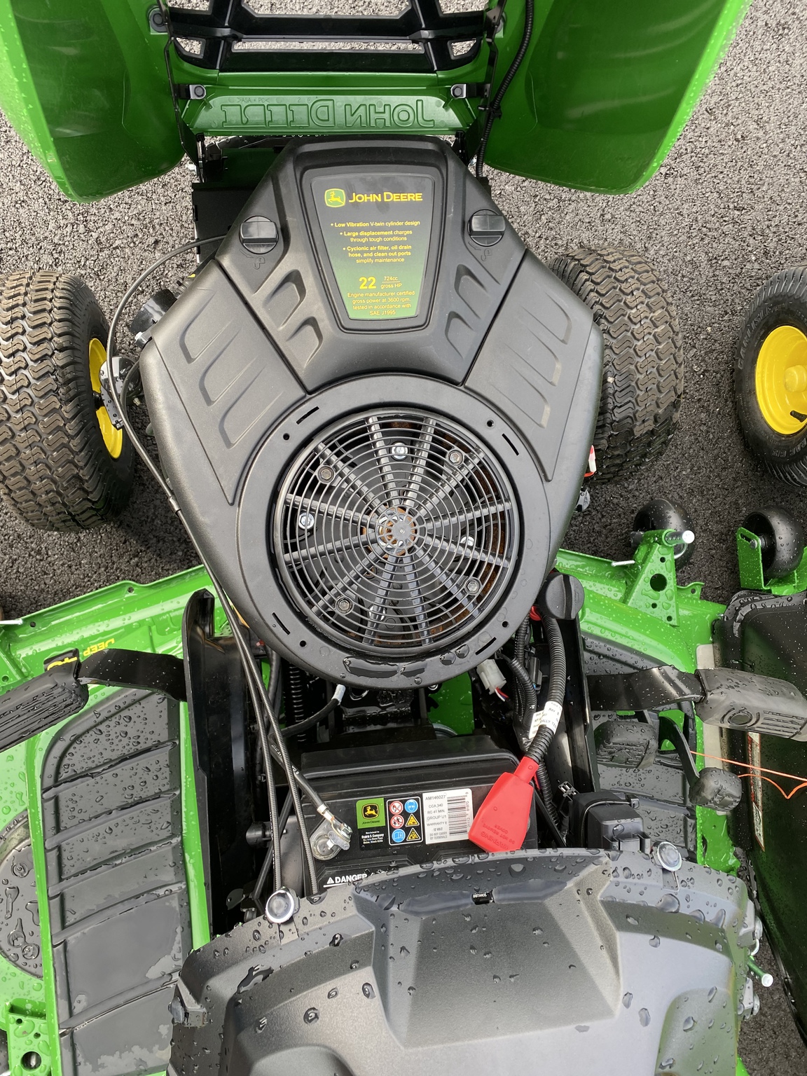 2024 John Deere X330 Image 4