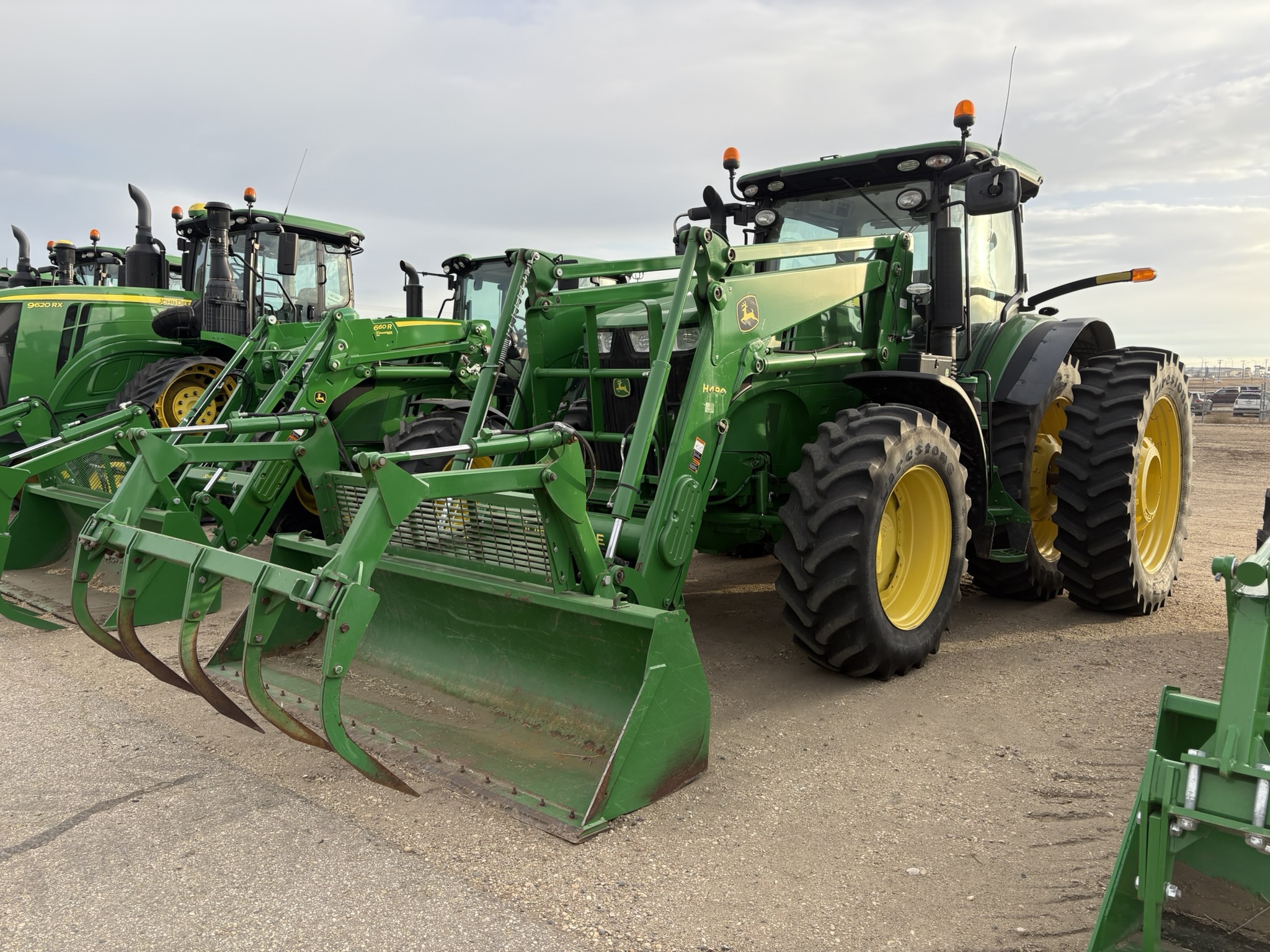 2017 John Deere 7230R Image 1