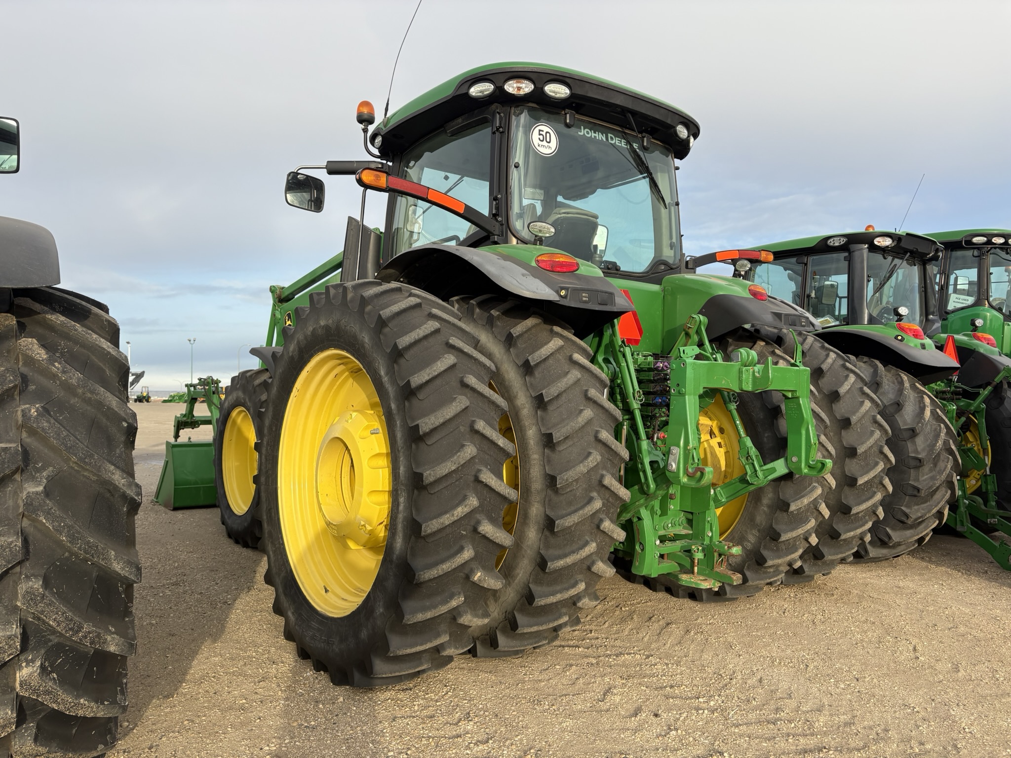 2017 John Deere 7230R Image 4