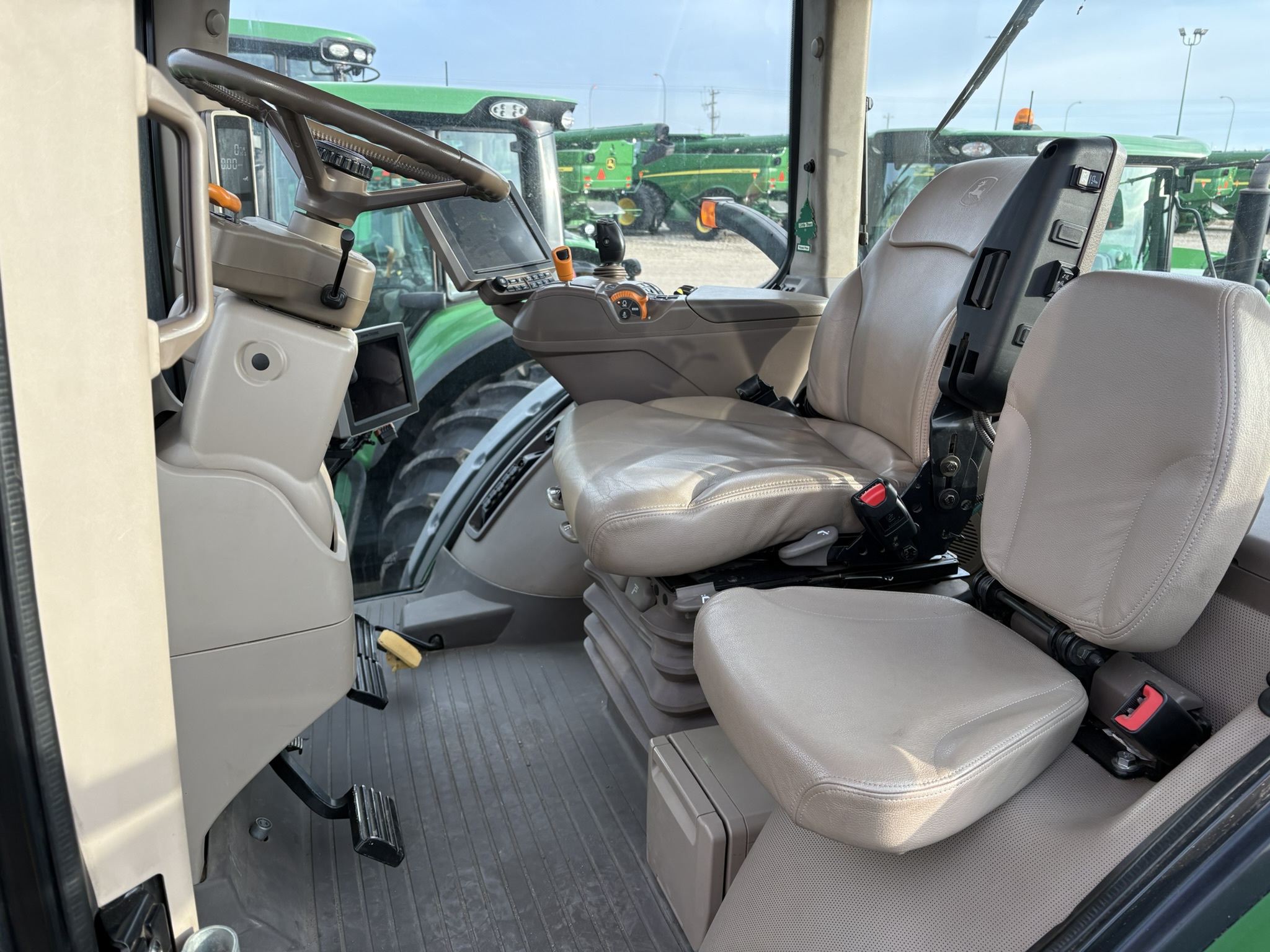 2017 John Deere 7230R Image 5