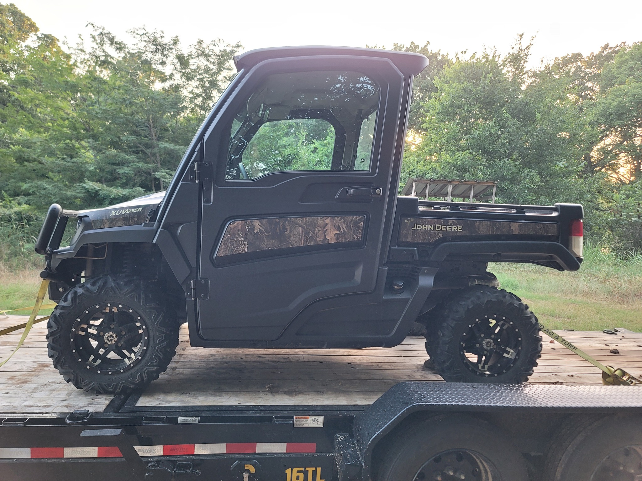 2022 John Deere XUV 835R Image 1