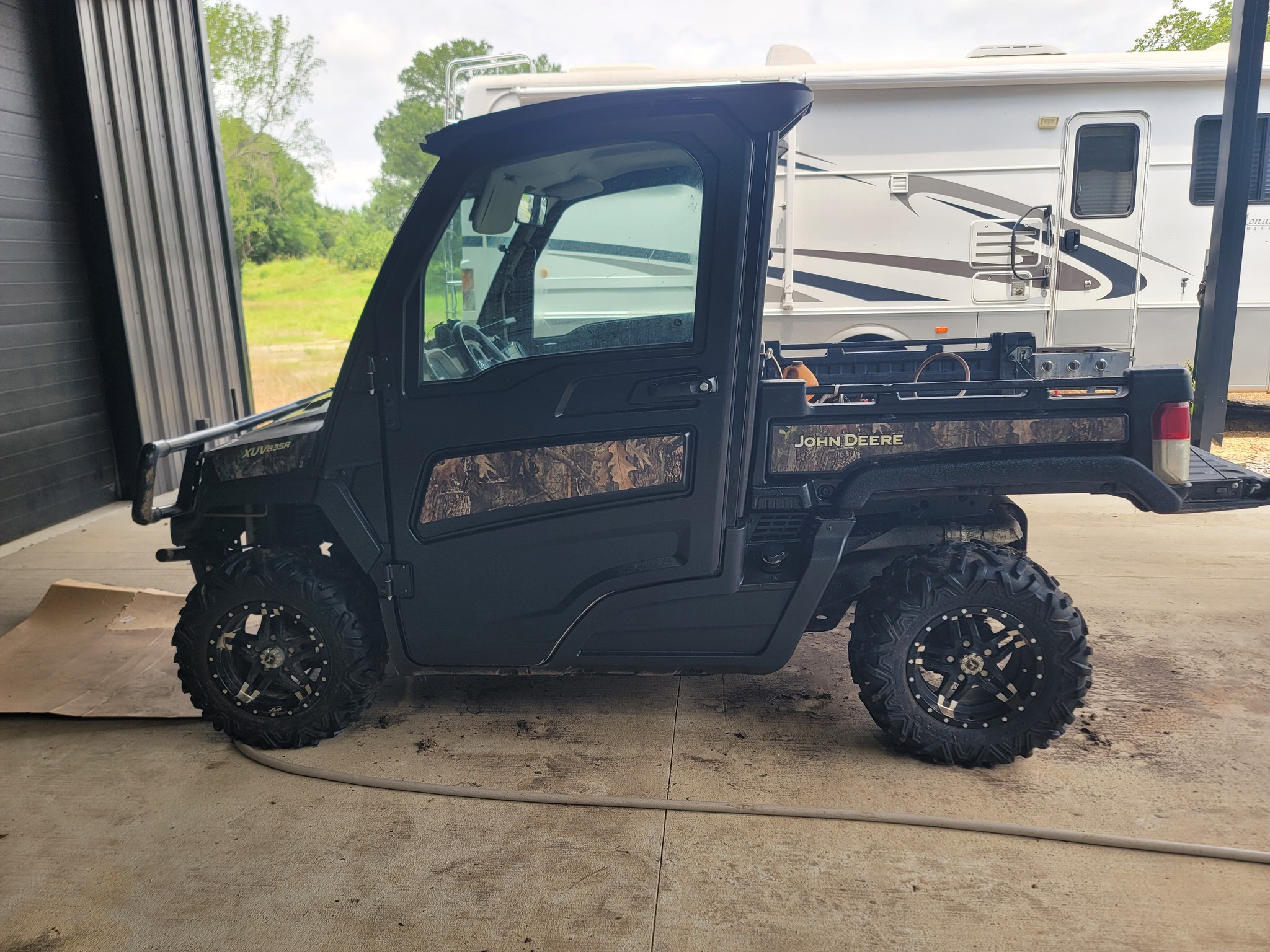 2022 John Deere XUV 835R Image 11