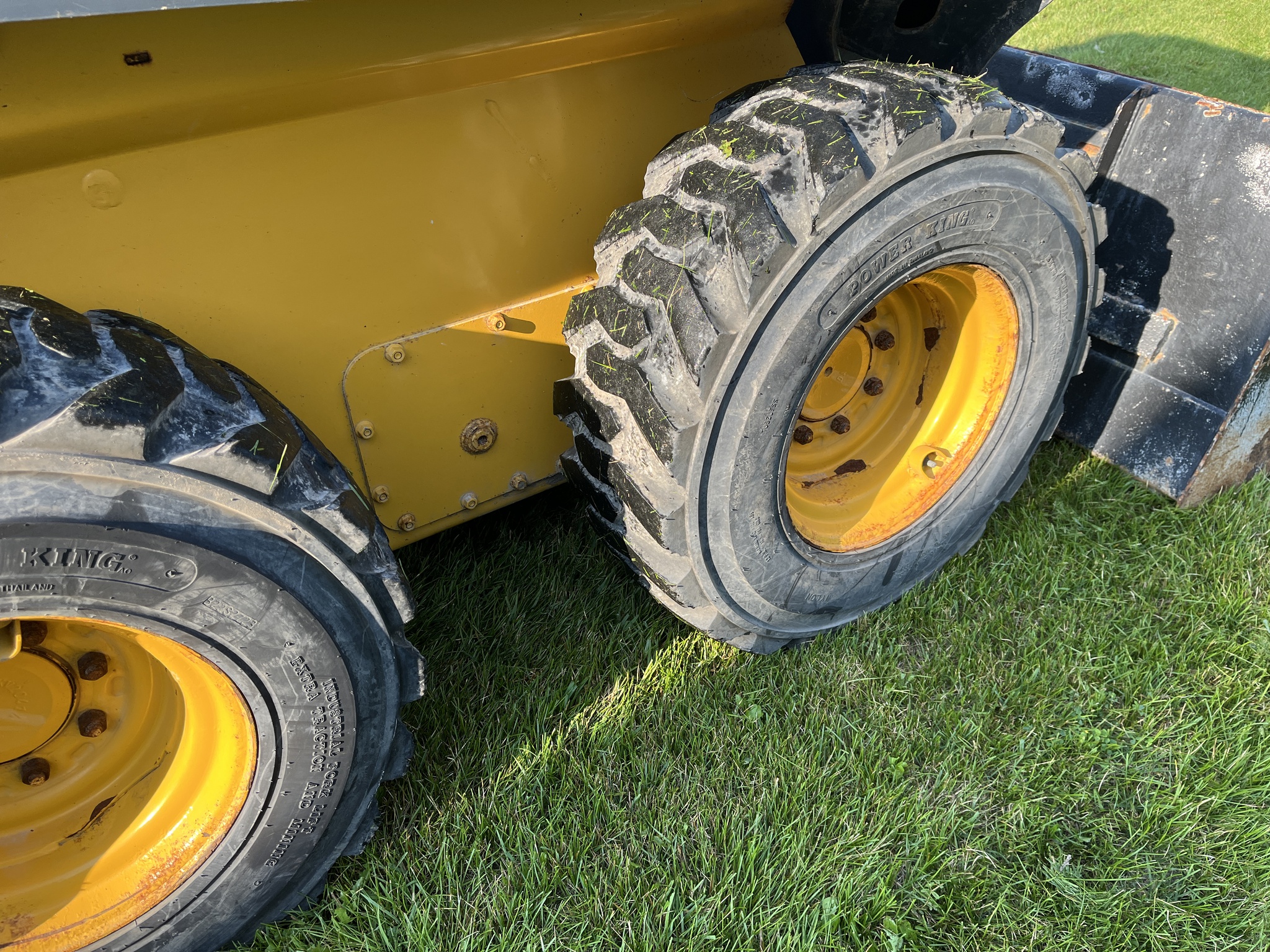  2019 John Deere 324G at Heritage Tractor in Geneseo, IL