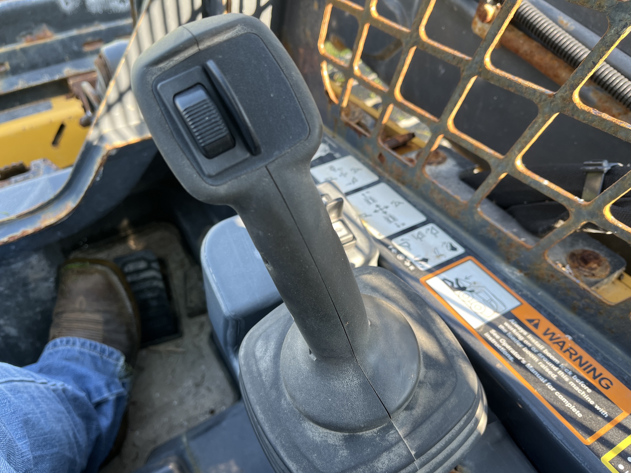  2019 John Deere 324G at Heritage Tractor in Geneseo, IL