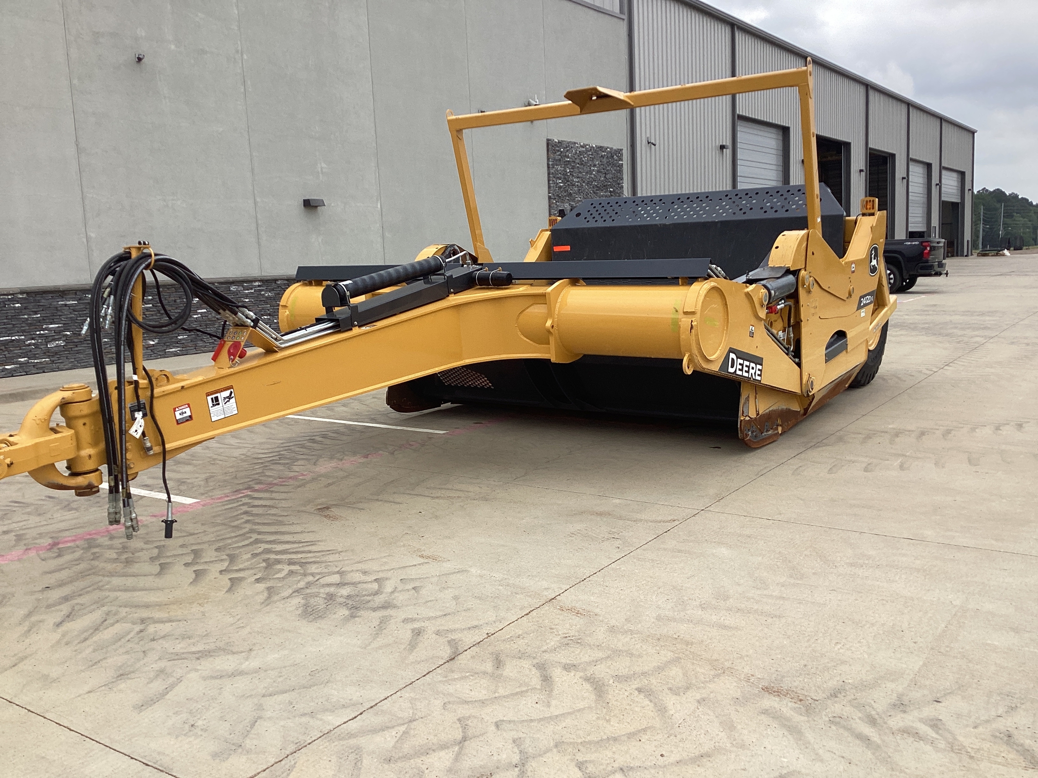 2024 John Deere 2412DE Image 2