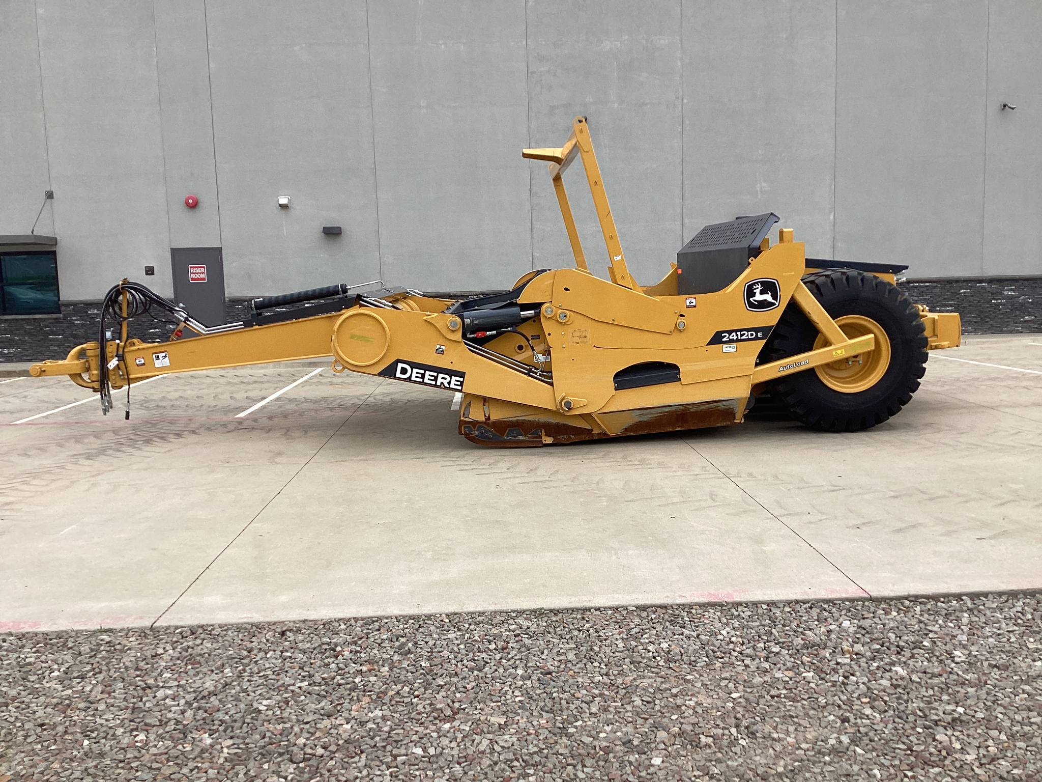 2024 John Deere 2412DE Image 1