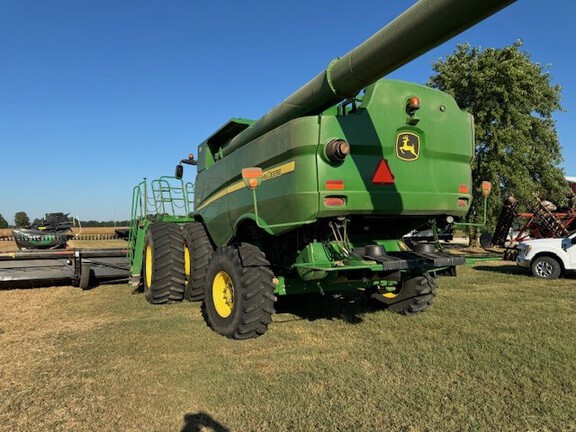 Photo of 2013 John Deere S690