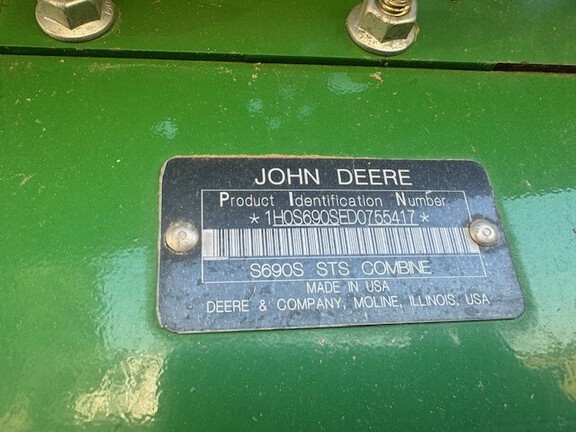 Photo of 2013 John Deere S690