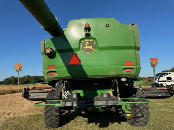 Photo of 2013 John Deere S690